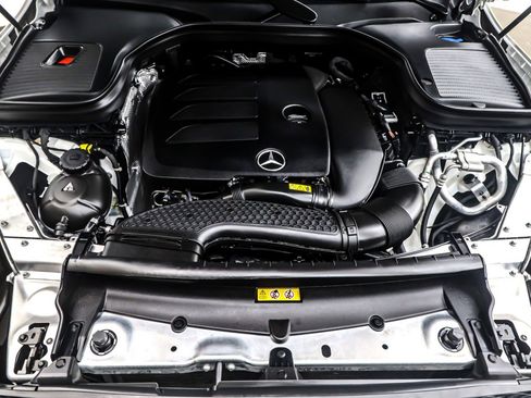 Used 2022 Mercedes-Benz GLC 300 image 11