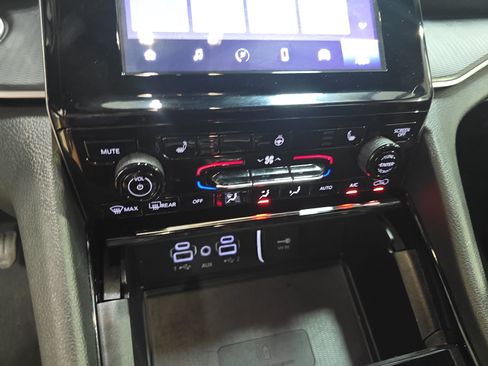 Used 2023 Jeep Grand Cherokee L Laredo AWD/4WD image 21