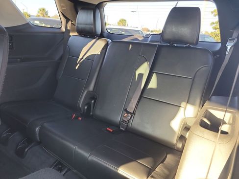 Used 2019 Chevrolet Traverse LT w/ LPO, Black Accent Package image 13