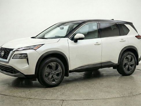 Used 2025 Nissan Rogue SV image 3