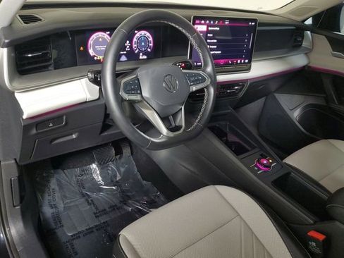 Used 2025 Volkswagen Tiguan SE image 20