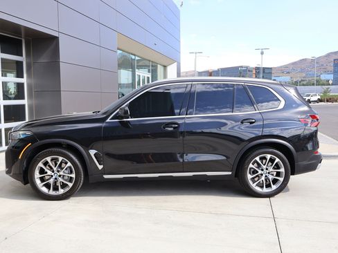 Used 2024 BMW X5 xDrive40i w/ Premium Package AWD/4WD image 9