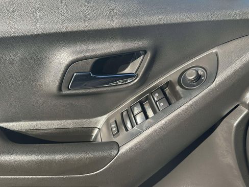 Certified 2022 Chevrolet Trax LT w/ LT Convenience Package image 22