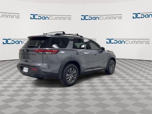 Used 2022 Nissan Pathfinder SV w/ SV Black Package image 8