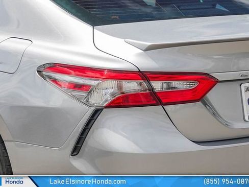 Used 2019 Toyota Camry SE FWD image 12