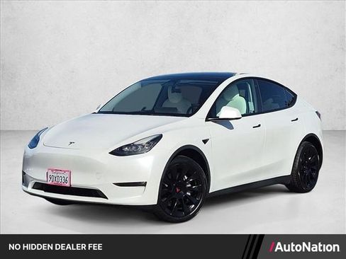 Used 2023 Tesla Model Y Long Range AWD/4WD image 1