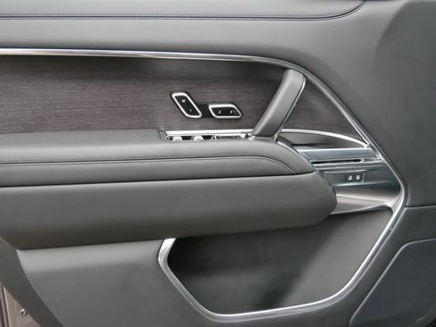 Used 2023 Land Rover Range Rover First Edition image 13