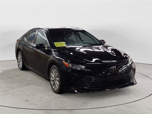 Used 2018 Toyota Camry LE image 7