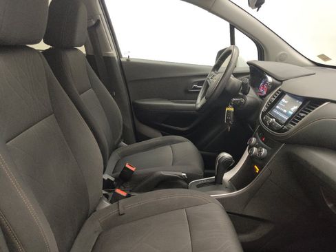 Used 2017 Chevrolet Trax LT FWD image 21