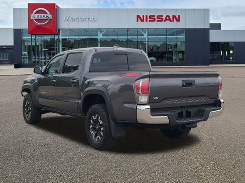 Used 2022 Toyota Tacoma TRD Off-Road AWD/4WD image 5