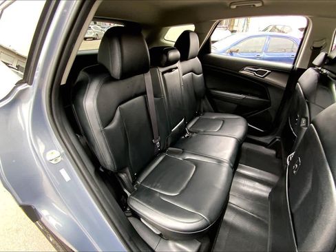 Used 2023 Kia Sportage EX image 17