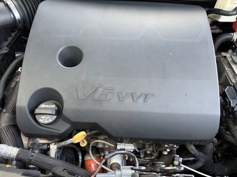 Used 2019 Chevrolet Traverse LT FWD image 39