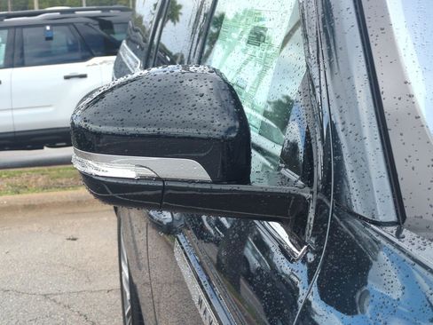 New 2025 Lincoln Navigator L Reserve AWD/4WD image 12