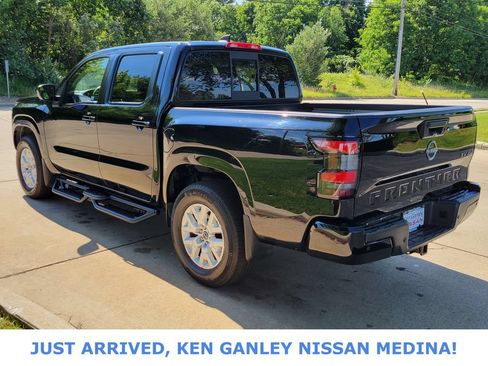 Certified 2022 Nissan Frontier SV w/ SV Premium Package AWD/4WD image 6