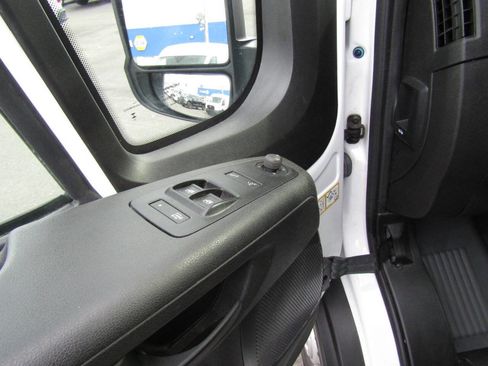 Used 2024 RAM ProMaster 2500 w/ Convenience Group image 20