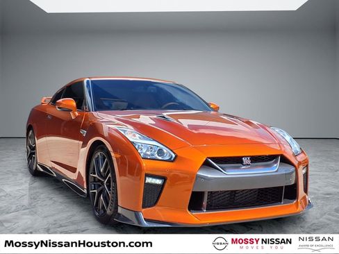 Used 2018 Nissan GT-R Premium w/ Premium Interior Package AWD/4WD image 4