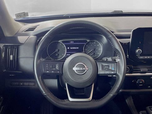 Used 2022 Nissan Pathfinder SV image 9