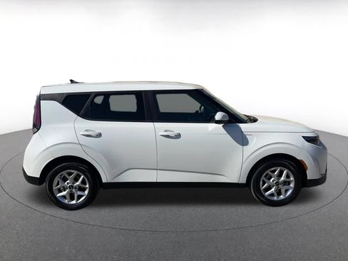Used 2025 Kia Soul LX w/ LX Technology Package FWD image 15