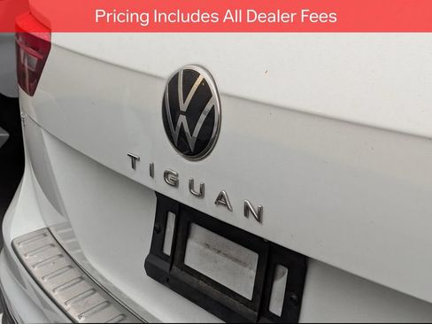 Used 2022 Volkswagen Tiguan SE w/ Panoramic Sunroof Package FWD image 7