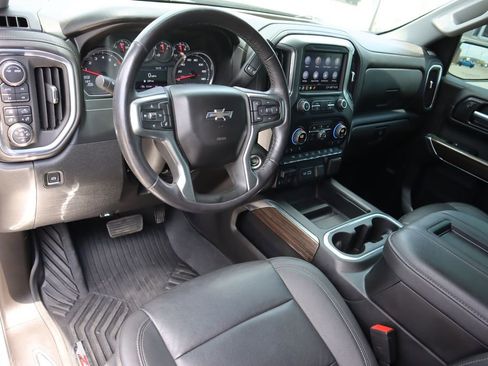 Used 2021 Chevrolet Silverado 1500 LT Trail Boss w/ Convenience Package II AWD/4WD image 12