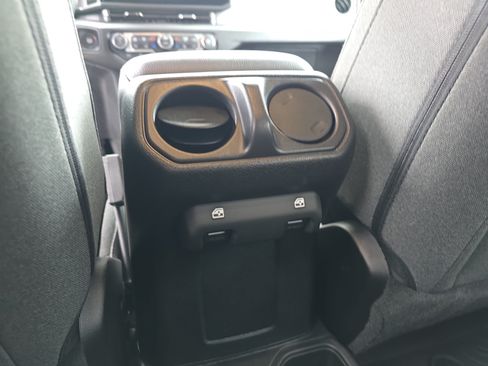Used 2025 Jeep Wrangler Willys AWD/4WD image 12
