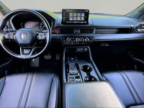 Used 2025 Honda Pilot TrailSport image 8