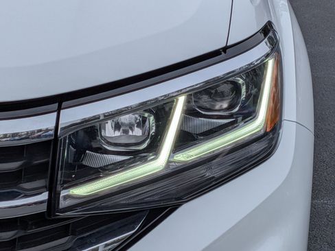 Used 2022 Volkswagen Atlas SEL Premium image 6