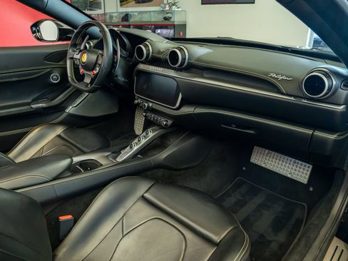 Certified 2020 Ferrari Portofino RWD image 19