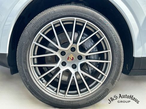 Used 2022 Porsche Cayenne Platinum Edition AWD/4WD image 38