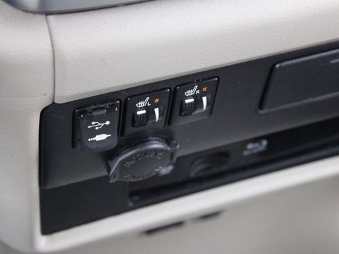 Used 2017 Toyota Sienna XLE Premium image 48