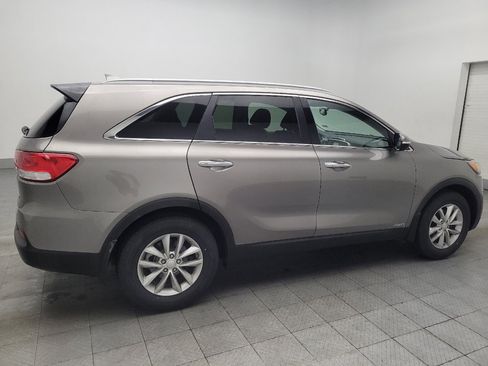 Used 2016 Kia Sorento LX w/ LX Convenience Package image 10