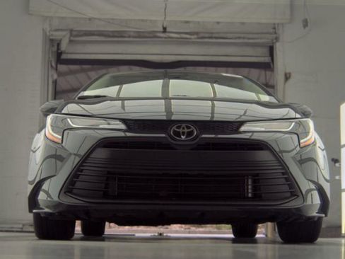 Used 2024 Toyota Corolla LE FWD image 3