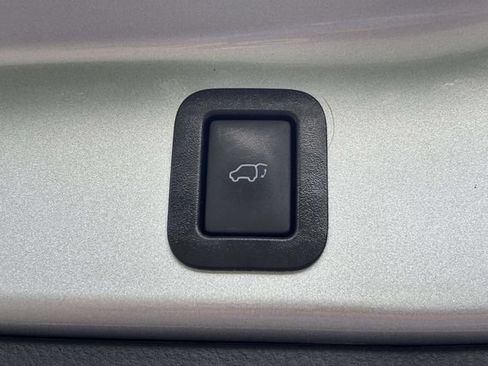Used 2019 Toyota Highlander XLE FWD image 36