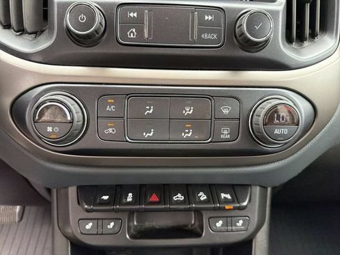 Used 2022 Chevrolet Colorado Z71 AWD/4WD image 21