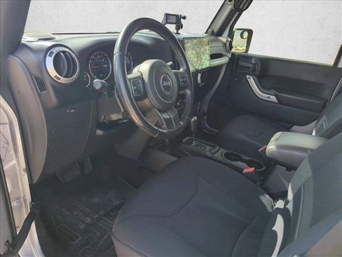Used 2018 Jeep Wrangler Unlimited Sahara image 9