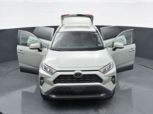 Used 2019 Toyota RAV4 XLE Premium w/ Cold Weather Package AWD/4WD image 43