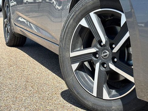 Used 2025 Nissan Sentra SV FWD image 2