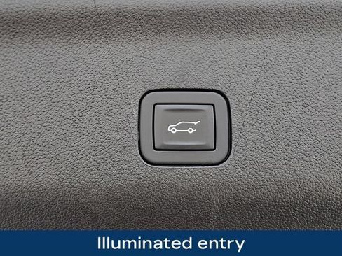 Used 2025 GMC Yukon Denali AWD/4WD image 38