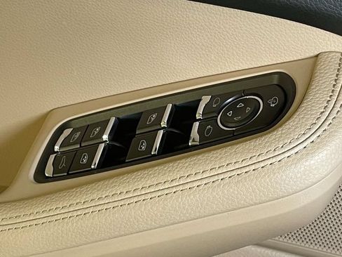 Certified 2026 Porsche Macan AWD/4WD image 37