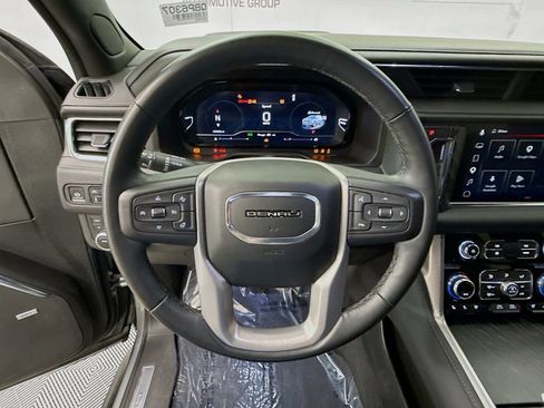 Used 2023 GMC Yukon XL Denali AWD/4WD image 11