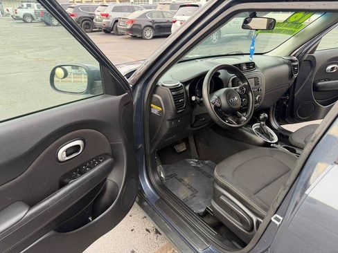 Used 2016 Kia Soul + FWD image 9