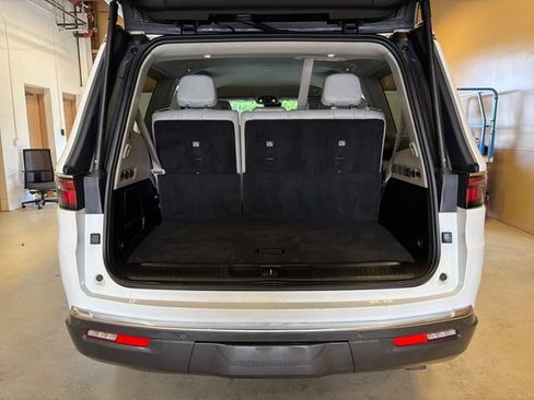 Used 2022 Jeep Wagoneer Series II AWD/4WD image 25