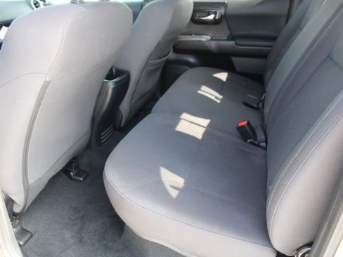 Certified 2019 Toyota Tacoma TRD Off-Road w/ Technology Package image 15