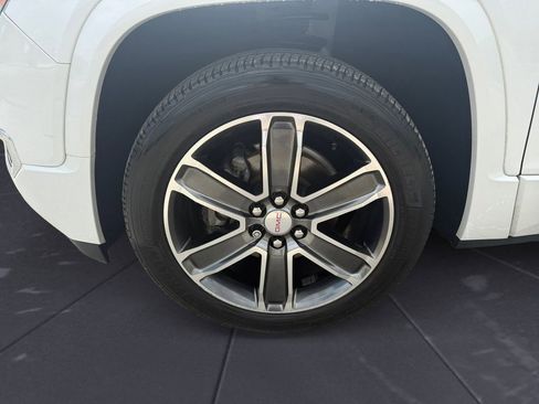 Used 2019 GMC Acadia Denali w/ Technology Package FWD image 14
