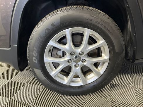 Used 2014 Jeep Cherokee Latitude w/ Cold Weather Group AWD/4WD image 28
