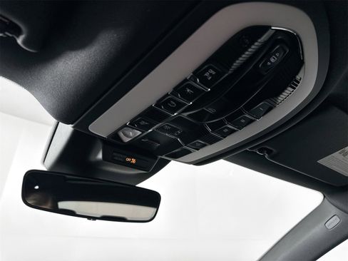 Certified 2026 Porsche Macan image 25