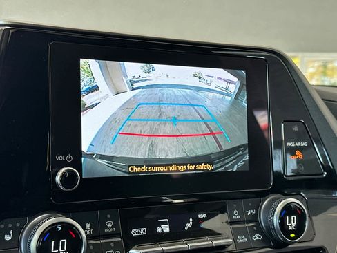 Used 2024 Toyota Highlander XLE image 21