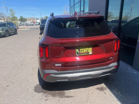 Used 2025 Kia Sorento SX Prestige w/ Olive Brown Leather Package image 7