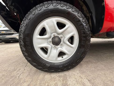 Used 2011 Toyota Tundra 4x4 CrewMax w/ SR5 Pkg image 18