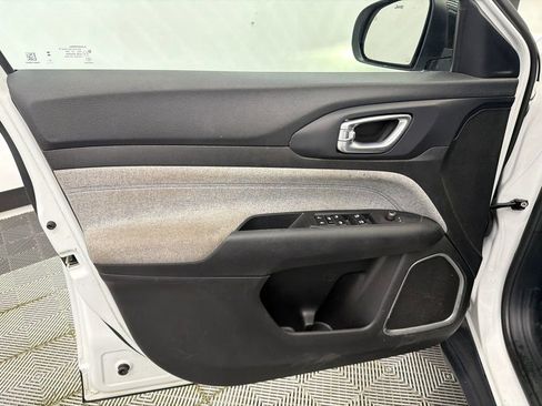 Used 2023 Toyota Corolla LE FWD image 40